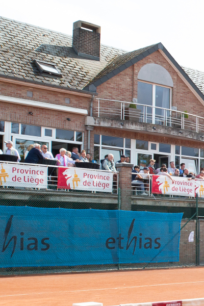 La Province forme les jeunes au tennis